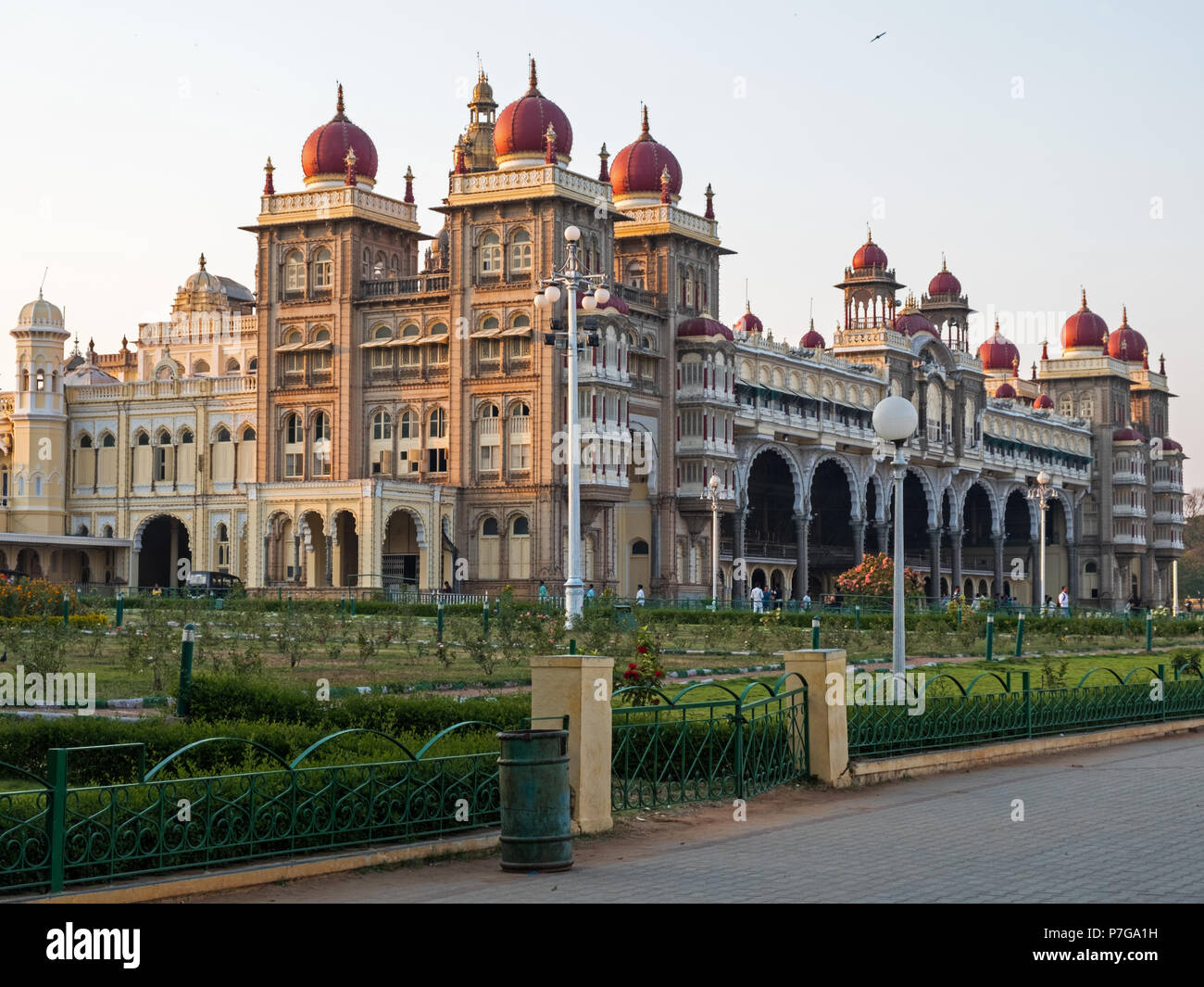Mysuru, Indien - 2. März 2018: Der Königliche Palast, das war die offizielle Residenz der Wadiyar Dynastie, die das Königreich Mysore bis 1950 ausgeschlossen Stockfoto