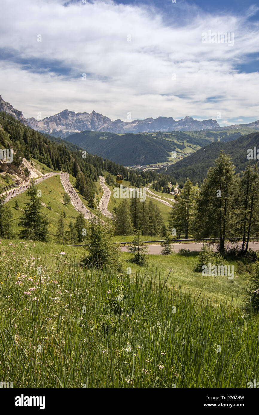 Eine Landschaft Blick über Corvara in Badia Colfosco aus Gröden in den Dolomiten Alpen Südtirol Trentino Alto Adige Italien Europa Stockfoto