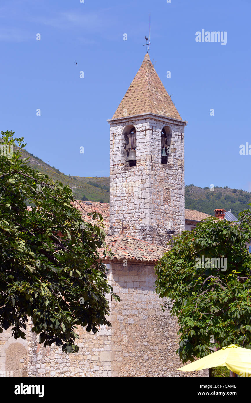 Glockenturm der Kirche Saint Grégoire in Tourrettes-sur-Loup im Südosten von Frankreich, Region Provence, Departement Alpes Maritimes Stockfoto