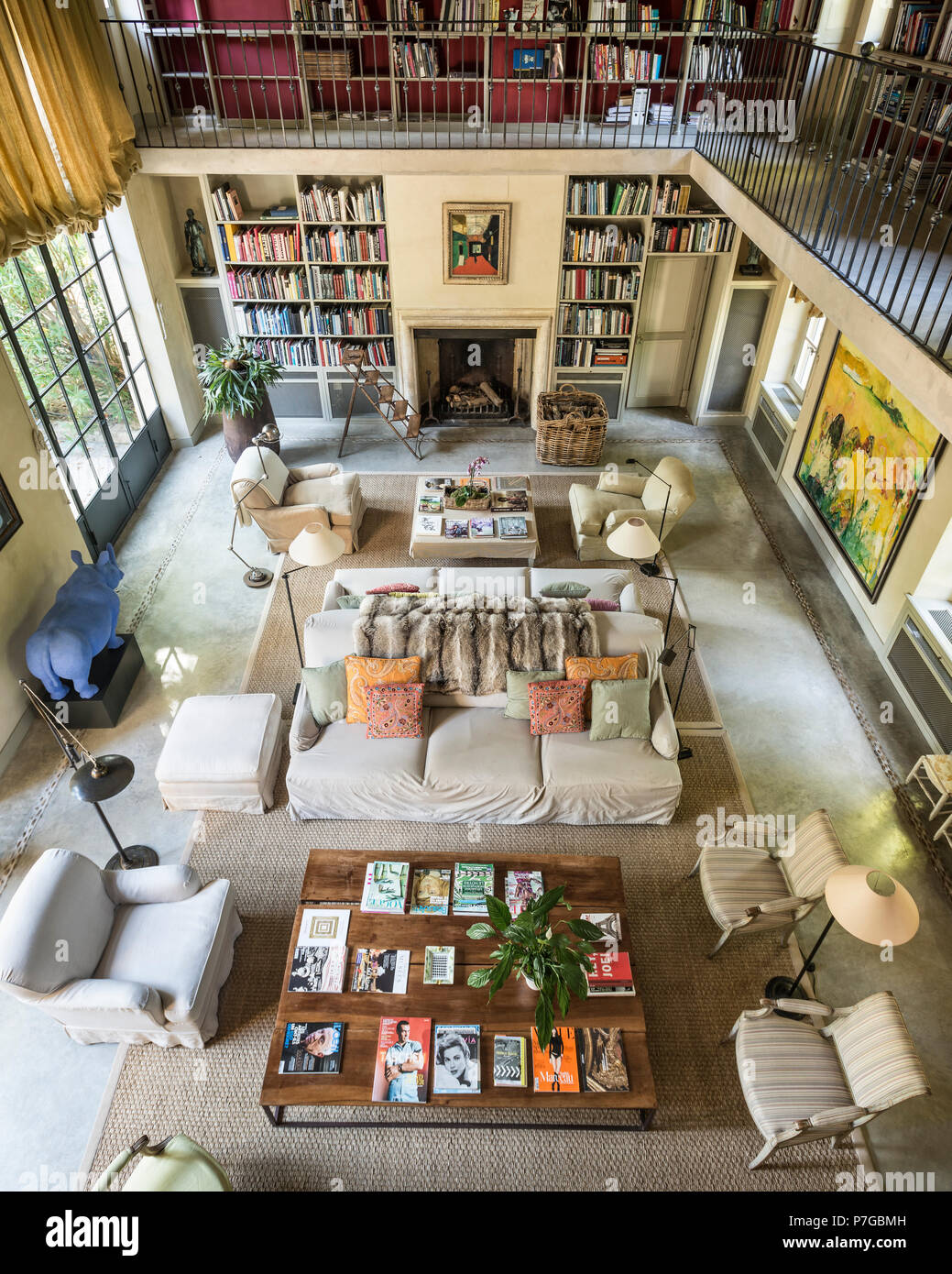 Modernisiert mit doppelter Höhe Bibliothek im Zwischengeschoss im 18. Jahrhundert Schlösser, St Remy De Provence Stockfoto