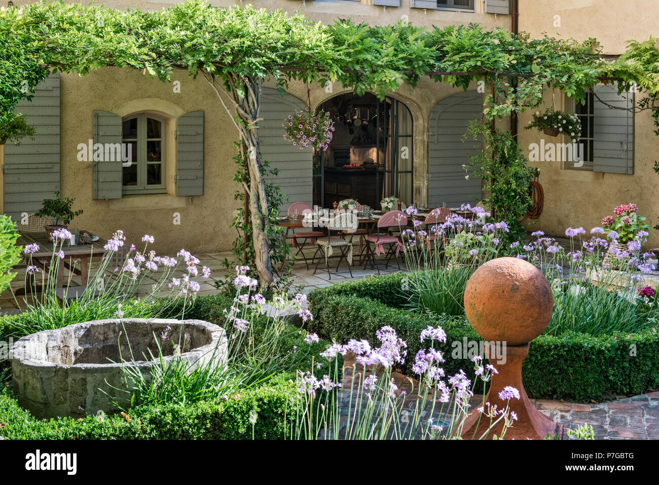 Garten des 18. Jahrhunderts Schlösser in St. Remy-de-Provence Stockfoto
