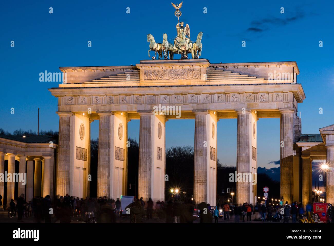 Cuadriga Zierpflanzen, Puerta de,Brandenburg,Obra del arquitecto Carl  Gotthard Langhans, Berlin, Alemania, Europa Stockfotografie - Alamy