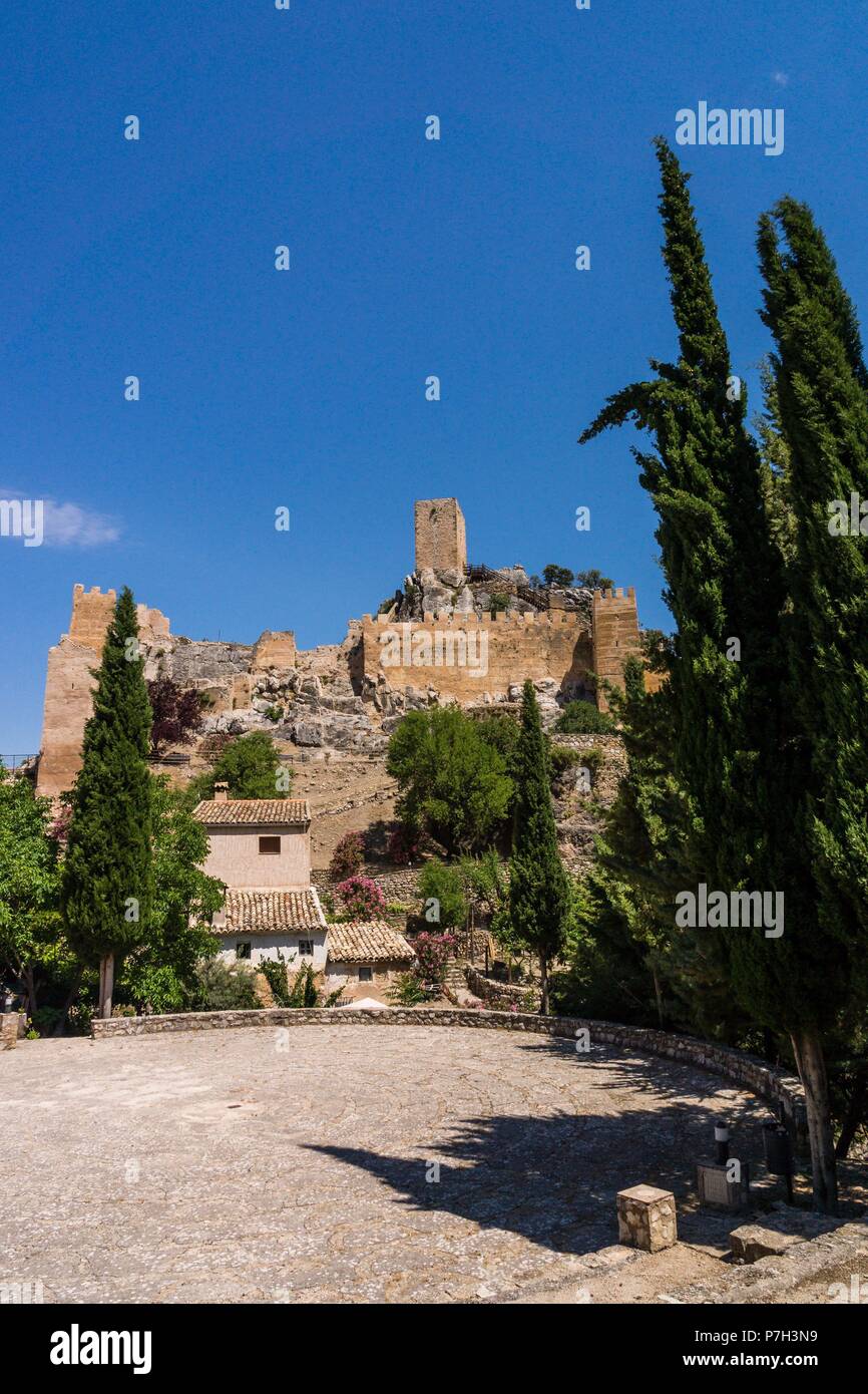 Castillo de La Iruela, origenes Almohade, construido sobre cimientos pre-bereberes, La Iruela, Valle del Guadalquivir, Parque Natural Sierras de Cazorla, Segura y Las Villas, Jaen, Andalusien, Spanien. Stockfoto