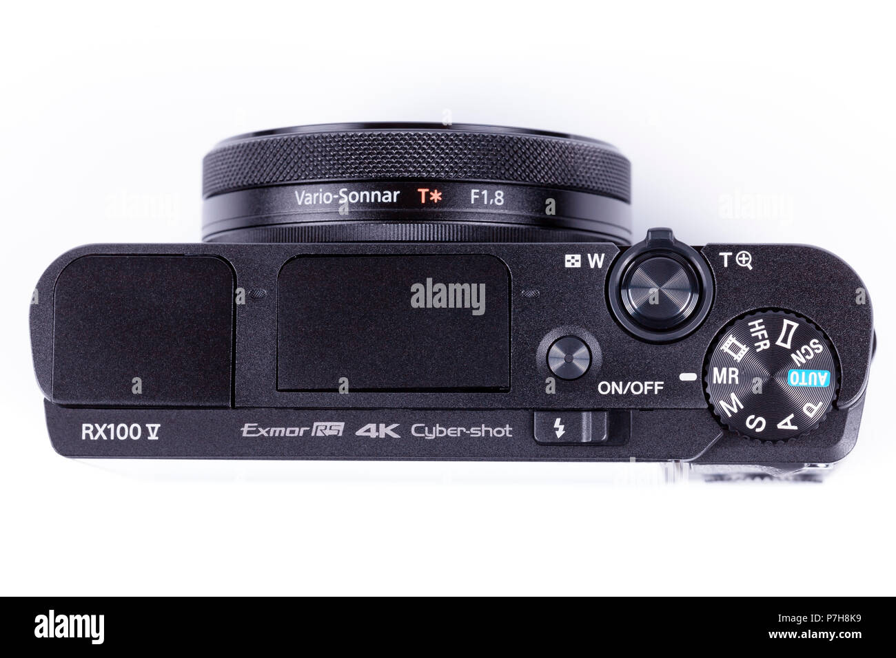 Erweiterte kompakte Kamera Sony DSC-RX100 M5 isoliert auf Weiss. Eine der  besten High-End-Kameras Stockfotografie - Alamy
