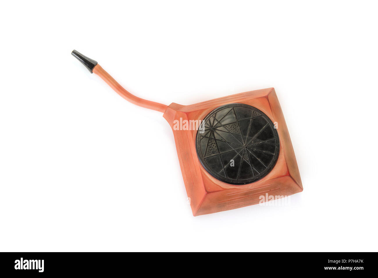 Eine alte Matratze bein Pumpe von der 70er auf dem Weißen Stockfoto