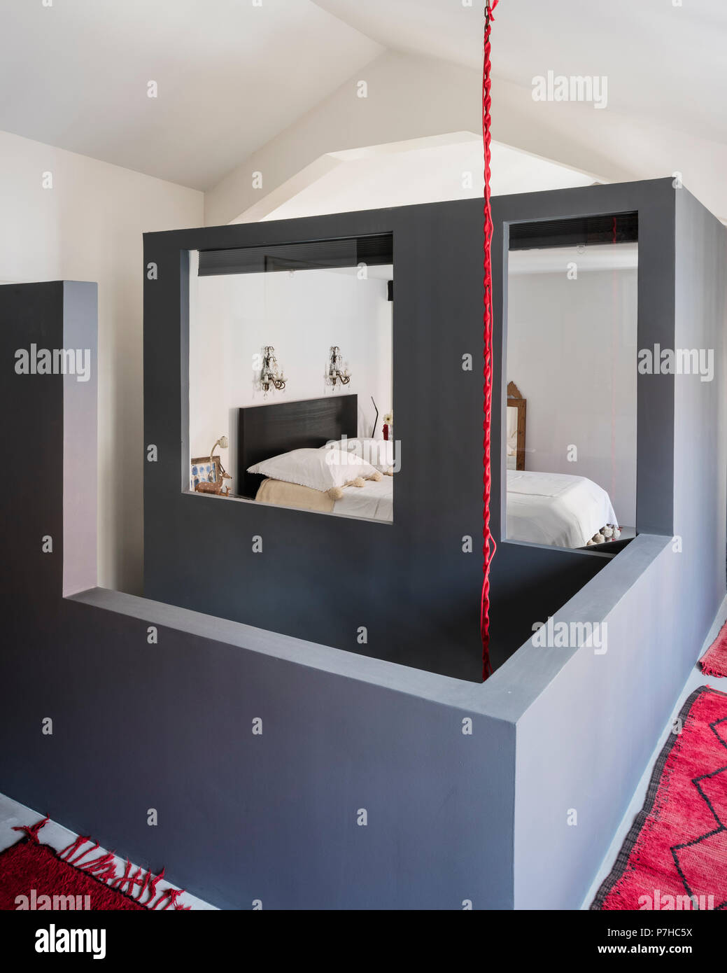 Im Schlafbereich im Loft - wie moderne Apartment Boxed Stockfoto