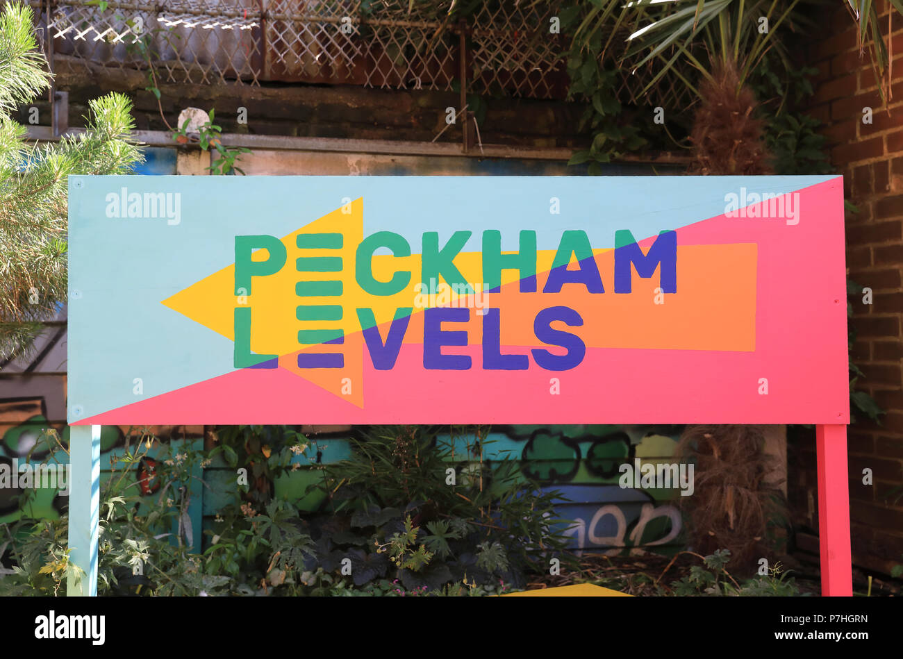 Zeichen für Peckham Ebenen, die Zurückgeforderten Parkhaus, jetzt London's heißesten work/life Hub, in Süd- London, Großbritannien Stockfoto