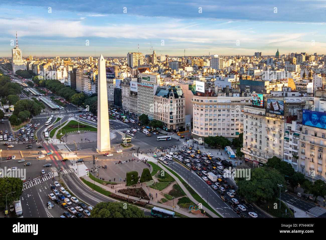 Luftaufnahme von Buenos Aires und 9 de Julio Avenue - Buenos Aires, Argentinien Stockfoto