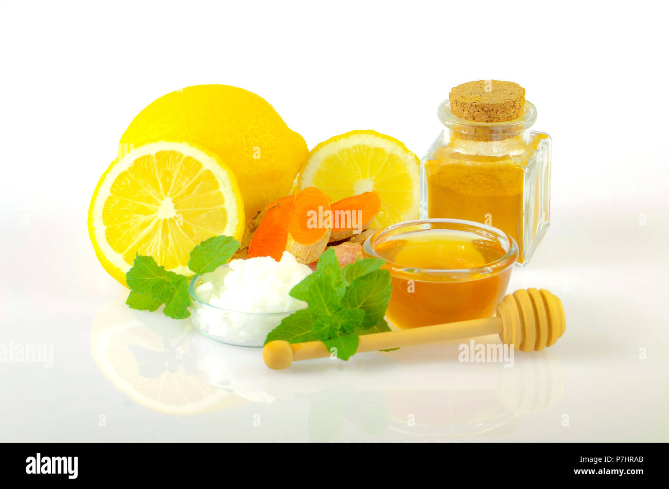 Natürliche Hautreiniger und Hautpflege Rezept auf weißem Hintergrund. Stockfoto