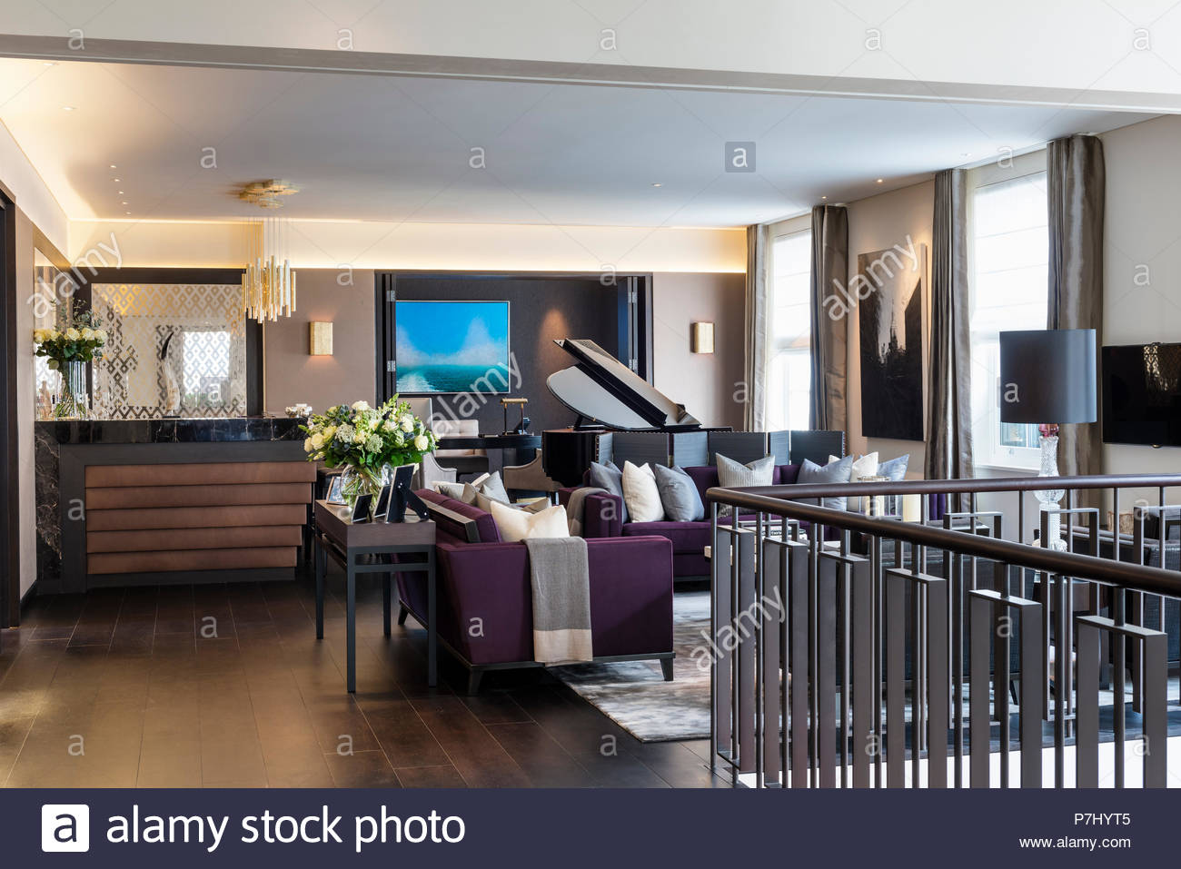 Dunkle Möbel Stockfotos & Dunkle Möbel Bilder - Alamy Dunkle Möbel Stockfotos & Dunkle Möbel Bilder - Alamy