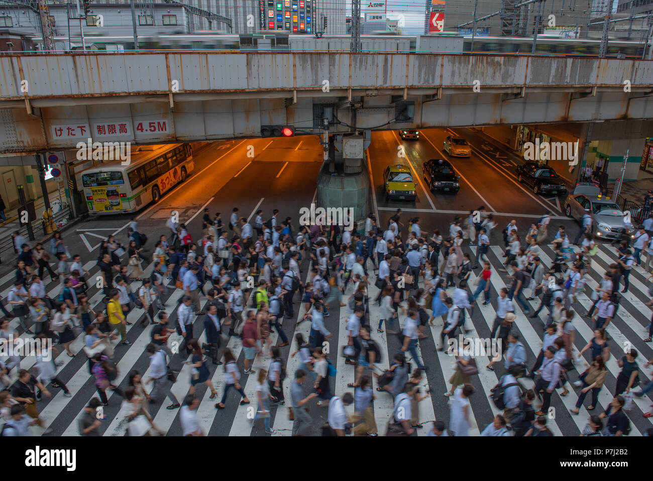 Besetzt Zebrastreifen in Osaka, Japan Stockfoto