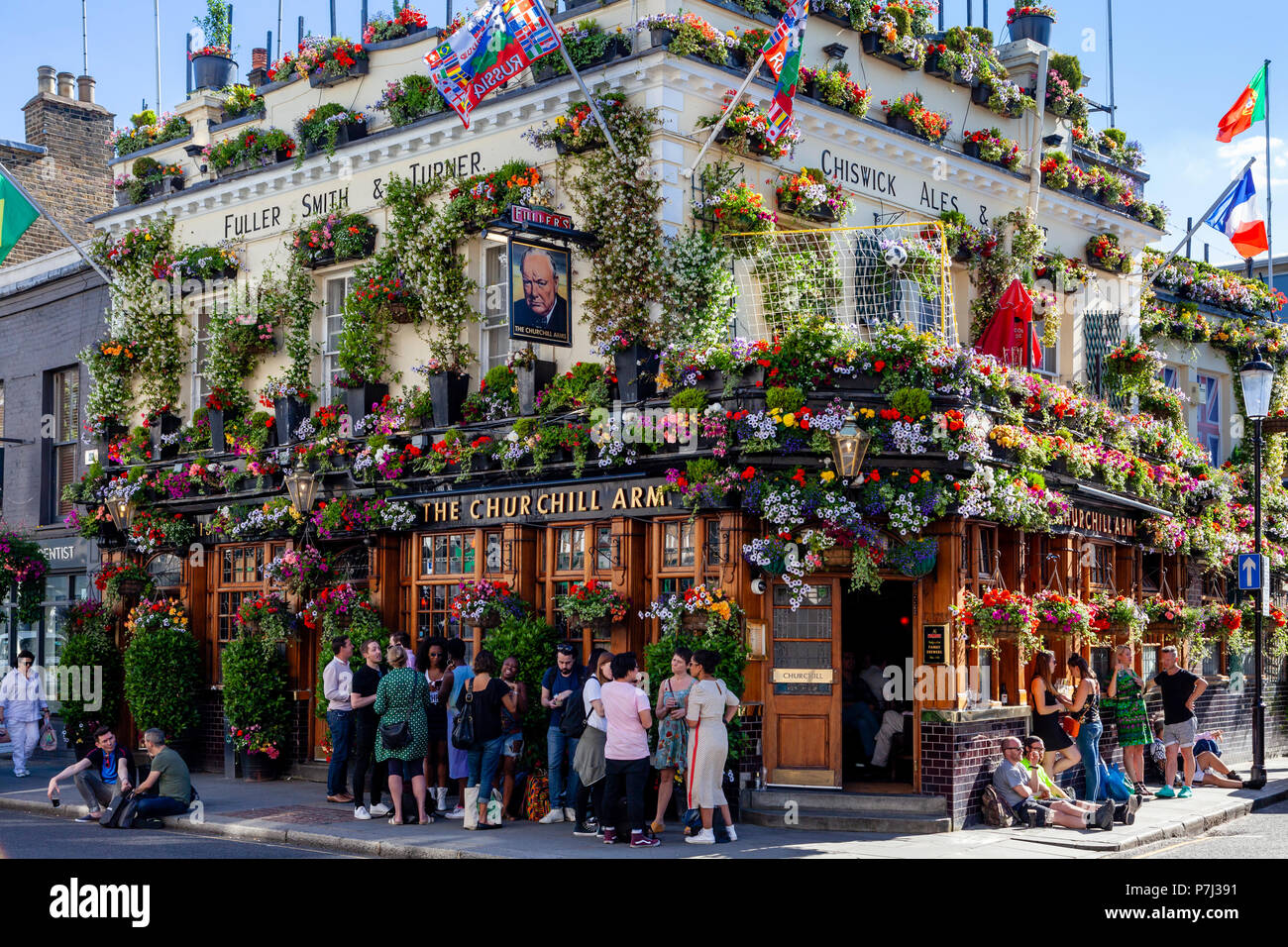 The Churchill Arms Pub, Kensington Church Street, London, Vereinigtes Königreich Stockfoto