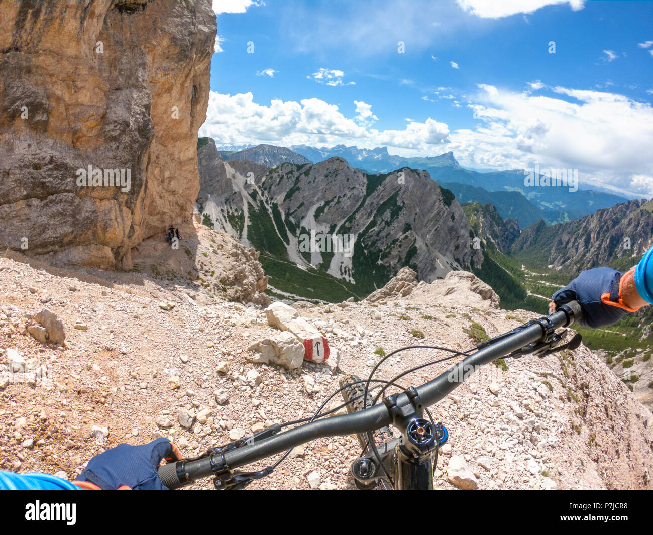 Man Mountainbiken, Fanes-Sennes-Prags Nationalpark, Dolomiten, Südtirol, Trentino, Italien Stockfoto