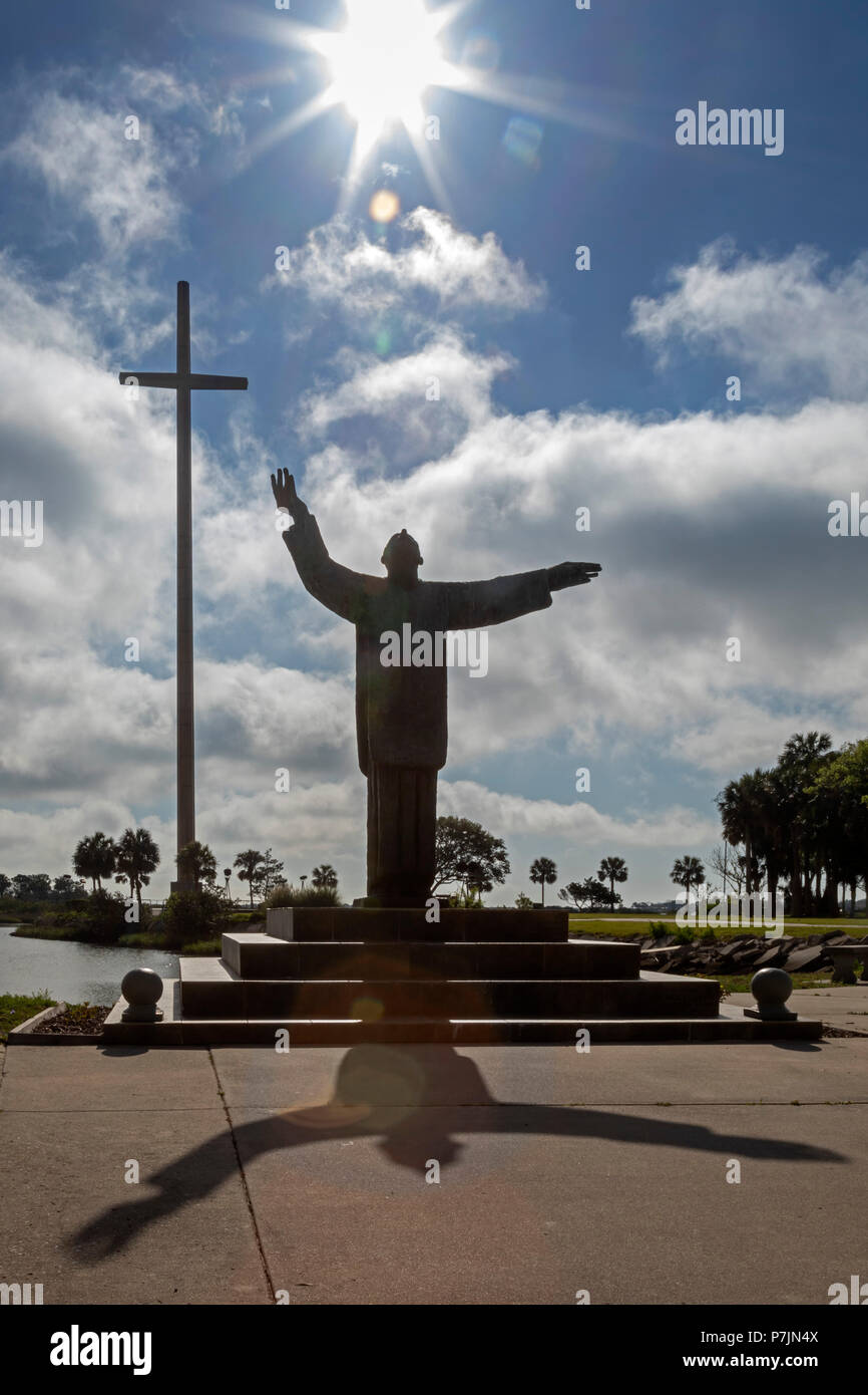 St. Augustine, Florida - Nombre de Dios Katholische Mission, 1565 von spanischen Siedlern gegründet wurden. Eine Statue von Pater Francisco López de Mendoza Graja Stockfoto