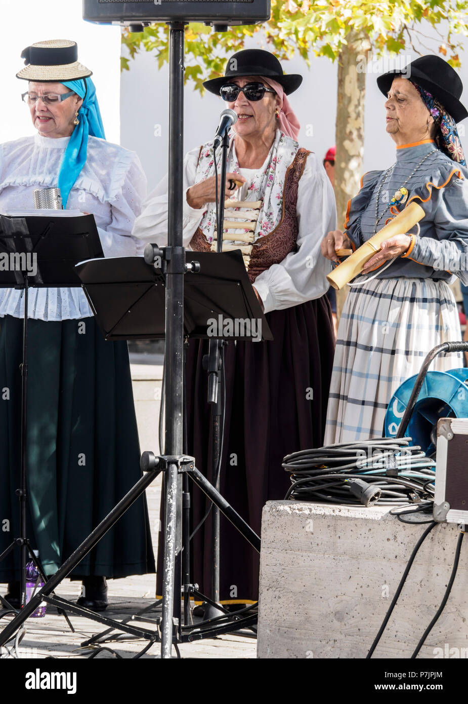 Teneriffa, Kanarische Inseln - Santiago del Teide. Traditionelle Folk Band spielen Kanarische Musik. Stockfoto