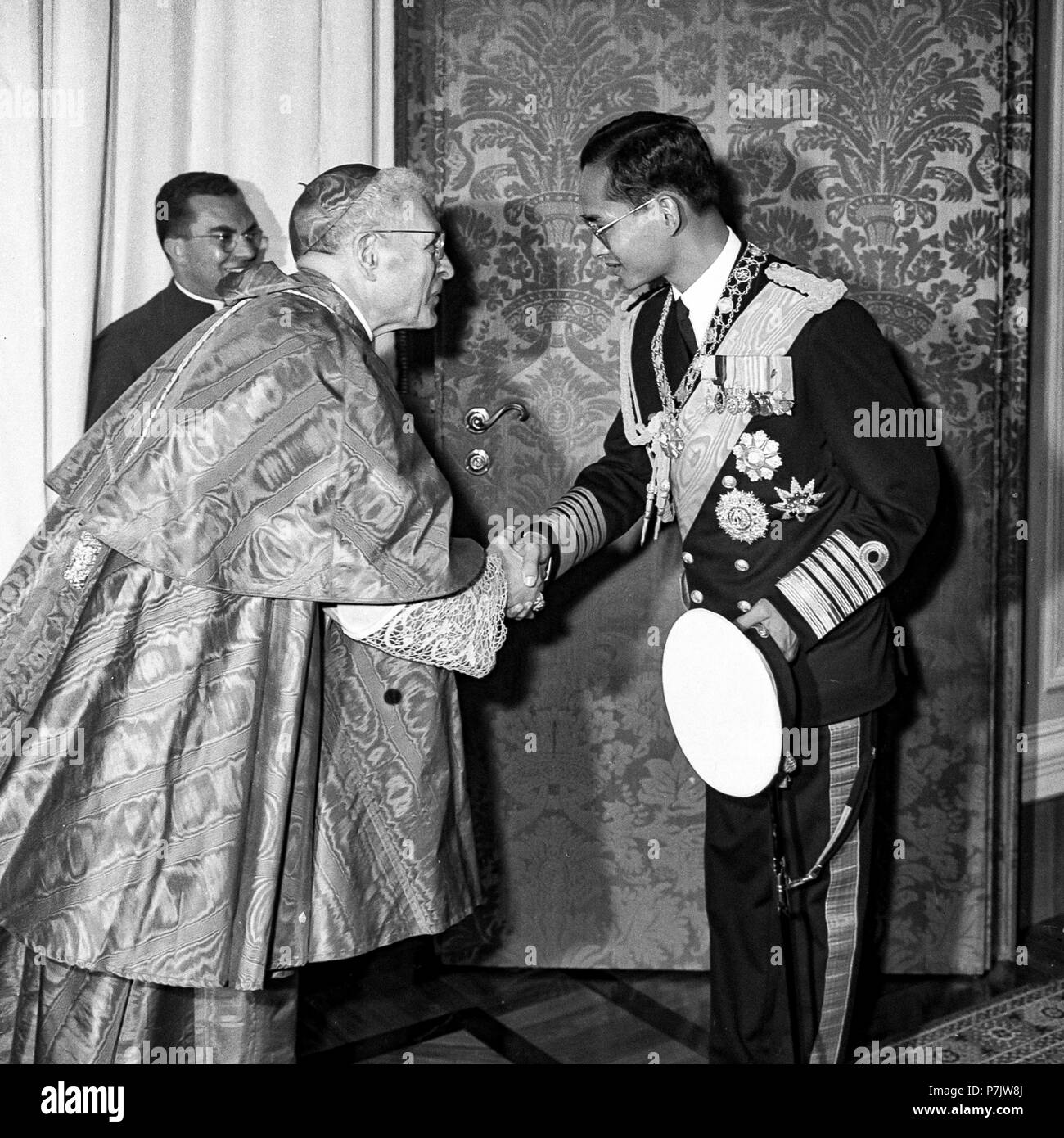 Vatikan die Royals von Thailand, Bhumibol Adulyadej und Sirikit Kitigakara, auf einem Besuch bei Papst Johannes XXIII. am 1. Oktober 1960 Stockfoto