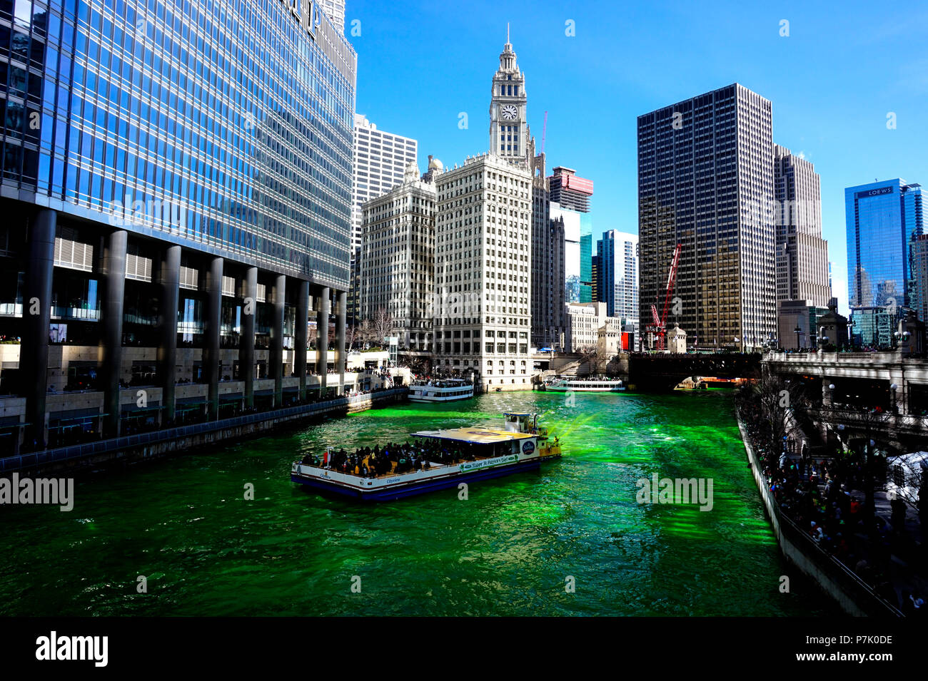 Färben von den Chicago River auf Saint Patrick's Day Stockfoto