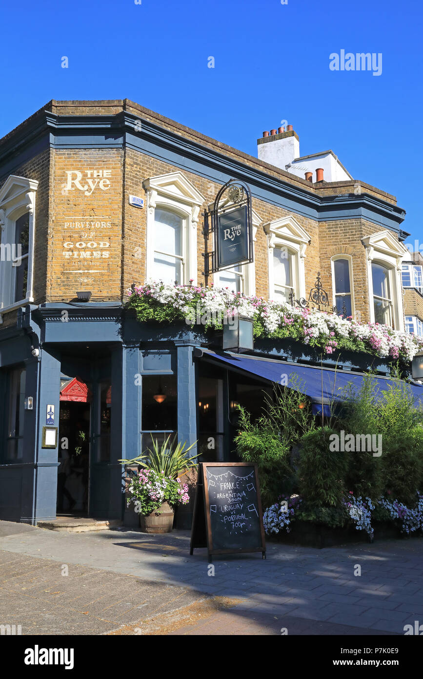 Ländliche, städtische Pub, der Roggen, von Peckham Rye gemeinsamen, in Süd- London SE15, Großbritannien Stockfoto