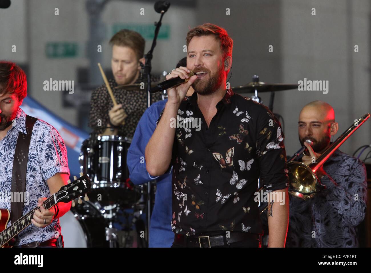 Lady Antebellum, Hillary Scott, die auf NBC "Today Show" am Rockefeller Plaza 7-6 2018 Foto von John Barrett/PHOTOlink.net Stockfoto