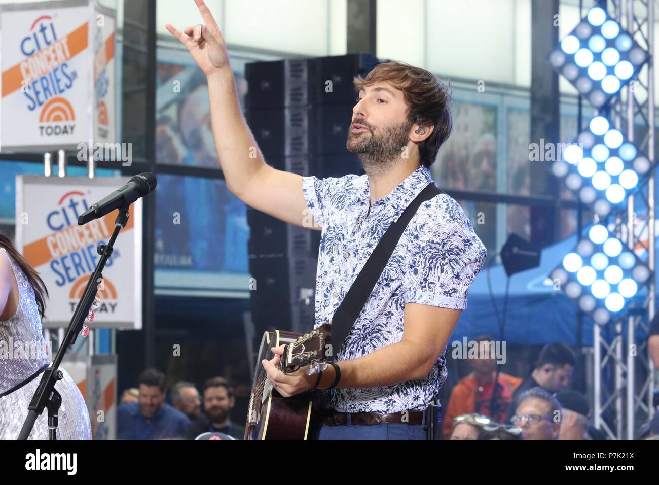 Lady Antebellum, Hillary Scott, die auf NBC "Today Show" am Rockefeller Plaza 7-6 2018 Foto von John Barrett/PHOTOlink.net Stockfoto