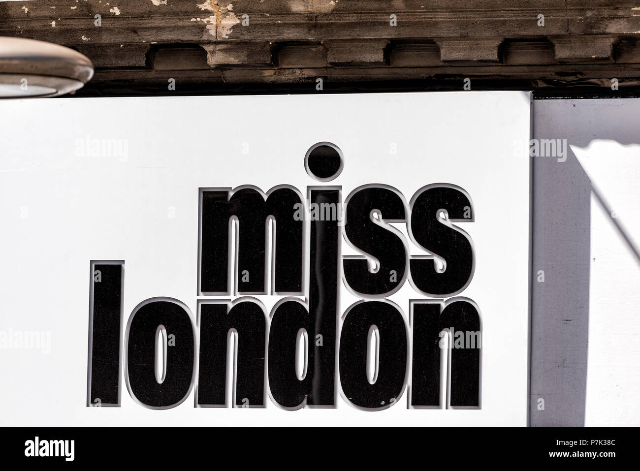 London, Großbritannien, 22. Juni 2018: Nahaufnahme von Miss London store Exterieur shop berühmten Shopping store Marke Stockfoto