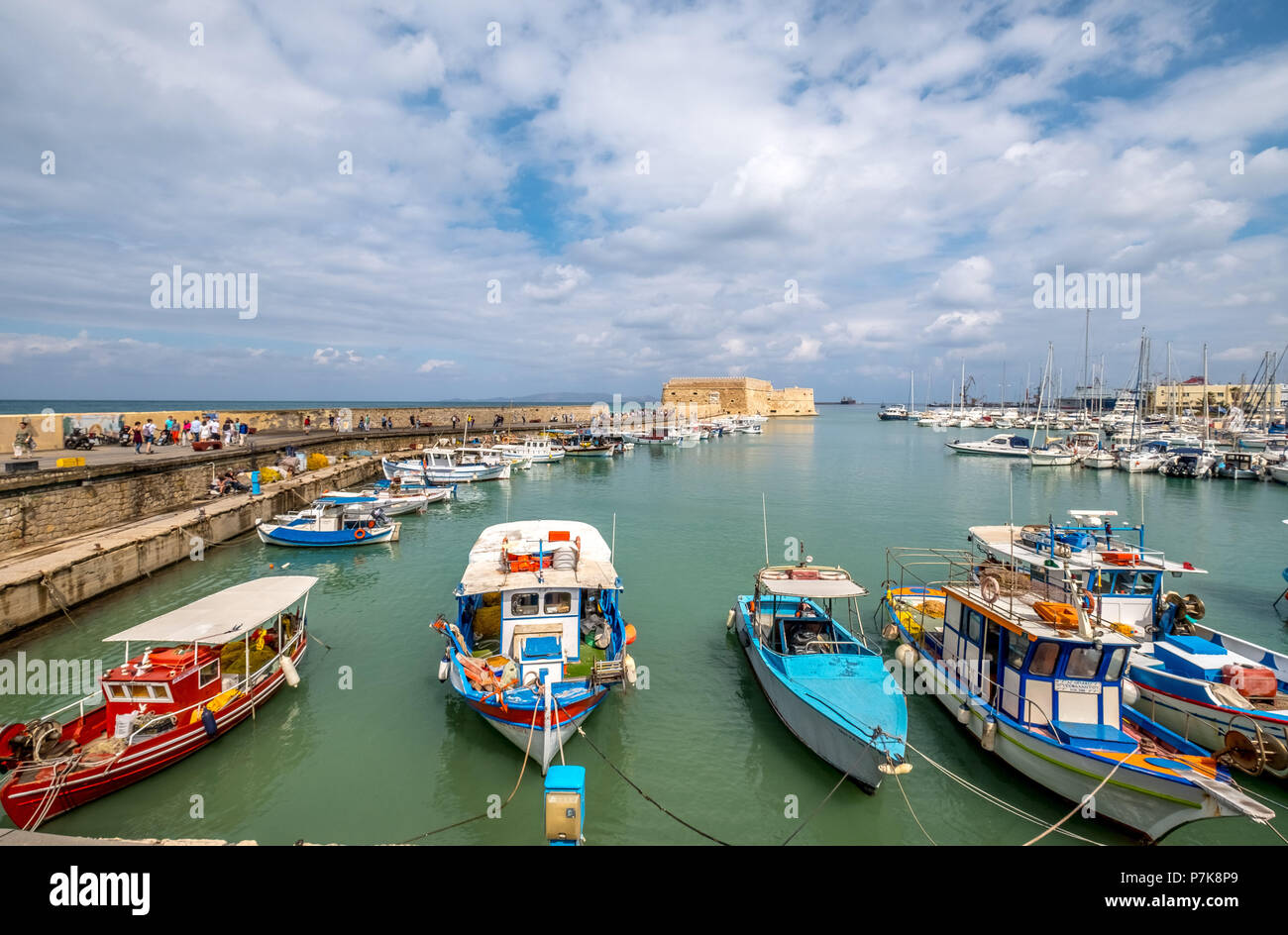 Fischereihafen, Fischerboote, alte Hafen mit Festung Koules, venezianischen Hafen, Rocca Al Mare, Heraklion, Heraklion, Kreta, Griechenland, östliches Mittelmeer, Europa Stockfoto
