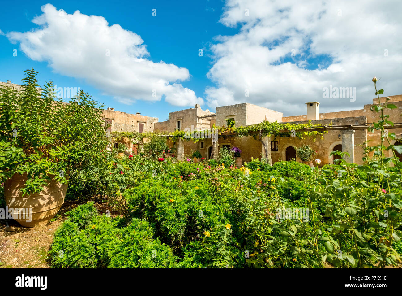 Klostergarten, National Monument von Kreta in den Kampf um die Unabhängigkeit, Moni Kloster Arkadi, Kreta, Griechenland, Europa Stockfoto