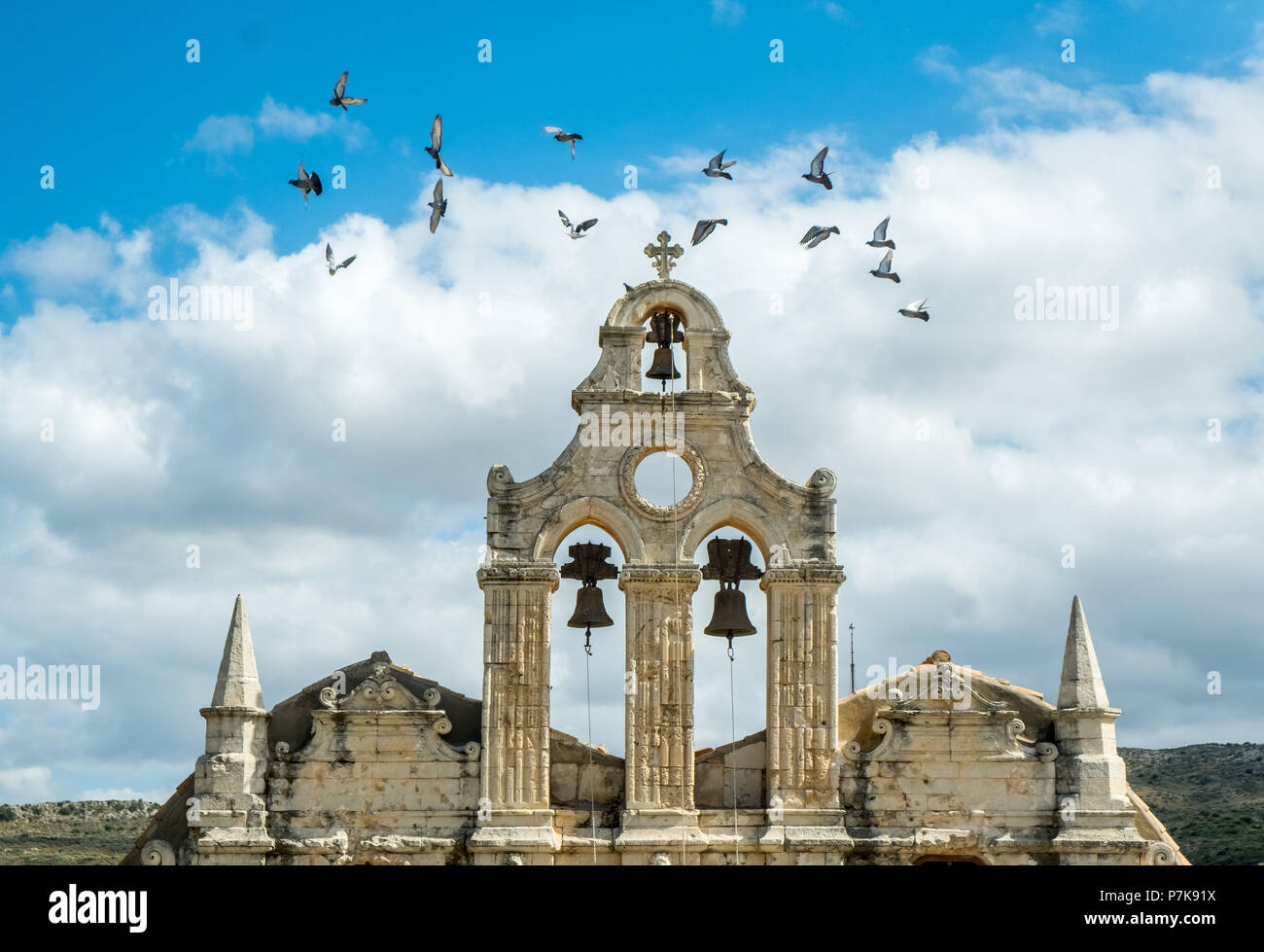 Glockenturm der beiden einschiffige Klosterkirche Moni Kloster Arkadi, Griechisch-orthodoxe Kirche, National Monument von Kreta in den Kampf um die Unabhängigkeit, Moni Kloster Arkadi, Kreta, Griechenland, Europa Stockfoto