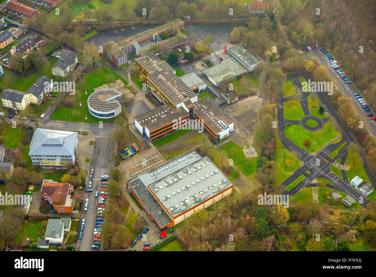 Luftaufnahmen von der Käthe-kollwitz-Gesamtschule in Lünen im Ortsteil Gahmen. An dieser Schule, eine 15-jährige Studentin erstochen ein 14-jähriger Mitschüler, Lünen, Ruhrgebiet, Nordrhein-Westfalen, Deutschland Stockfoto