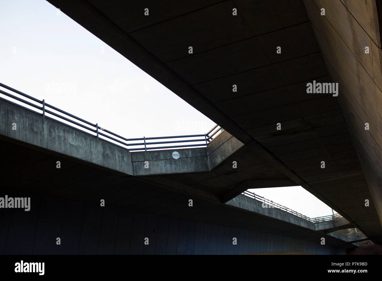 Die tormin Brücke von unten. Stockfoto