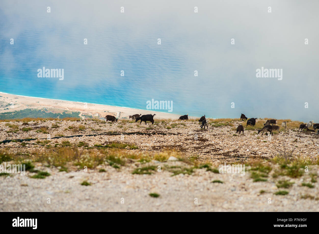 Ionische Mittelmeer Küste Landschaft des südlichen Albanien Draufsicht Llogora Mountain National Park Stockfoto