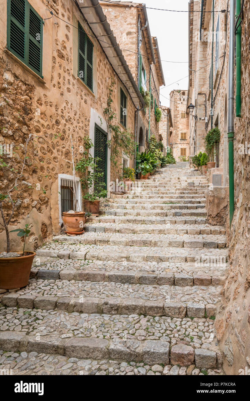 Gasse in Fornalutx, Mallorca, Balearen, Spanien Stockfoto