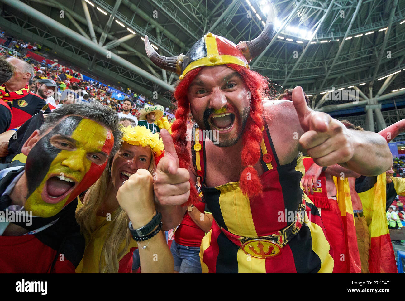 Kasan, Russland. 6. Juli 2018. begium Fans feiern den Sieg, die Fans, Unterstützer, Zuschauer, club Fahnen, Feier. Belgien - BRASILIEN 2-1 FIFA WM 2018 Russland, am Besten von 8, Saison 2018/2019, Juli 06, 2018 Stadion in Kazan, Russland. © Peter Schatz/Alamy leben Nachrichten Stockfoto