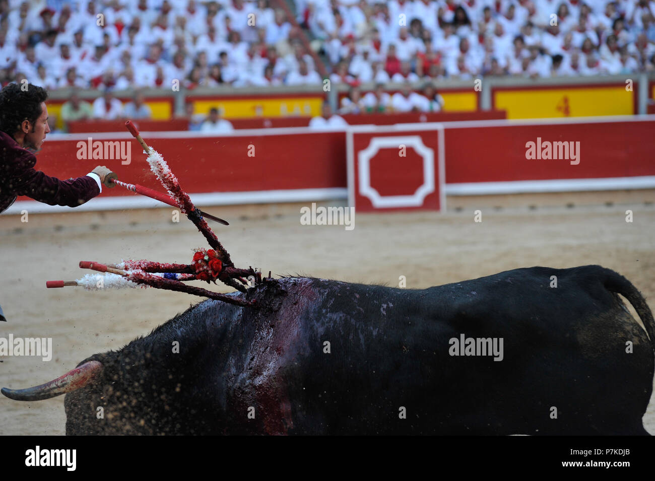 Pamplona, Spanien. 7. Juli 2018. Stierkämpfer Leonardo Hernandez bei einem Stierkampf zu Pferde im San Fermin Fiestas in Pamplona, Spanien, 6. Juli 2018. Primera corrida de rejoneo en las Fiestas de San Fermín Credit: CORDON PRESSE/Alamy leben Nachrichten Stockfoto