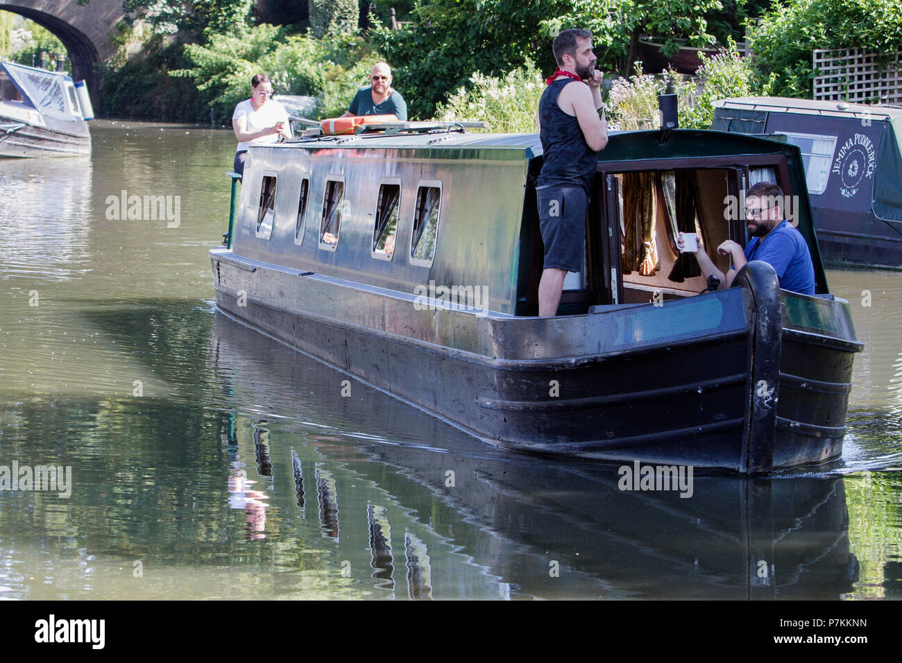 Badewanne, Großbritannien, 7. Juli 2018. Als Badewanne genießt einen sehr warmen und sonnigen Tag ein 15-04 abgebildet auf der Kennet und Avon Kanal in der Badewanne ist. Credit: lynchpics/Alamy leben Nachrichten Stockfoto