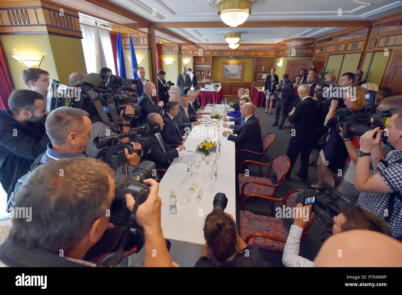 Karlovy Vary, Tschechische Republik. 06. Juli 2018. Der tschechische Premierminister Andrej Babis Treffen mit dem polnischen Premierminister Mateusz Morawiecki in Karlsbad, Tschechien, Tschechische Republik, am 6. Juli 2018. Babis und Morawiecki vereinbart, dass die beiden Ländern Beziehungen sehr gut waren und dass sie fast teilen ihre Ansichten der EU-Probleme. Credit: Goran Kubes/CTK Photo/Alamy leben Nachrichten Stockfoto