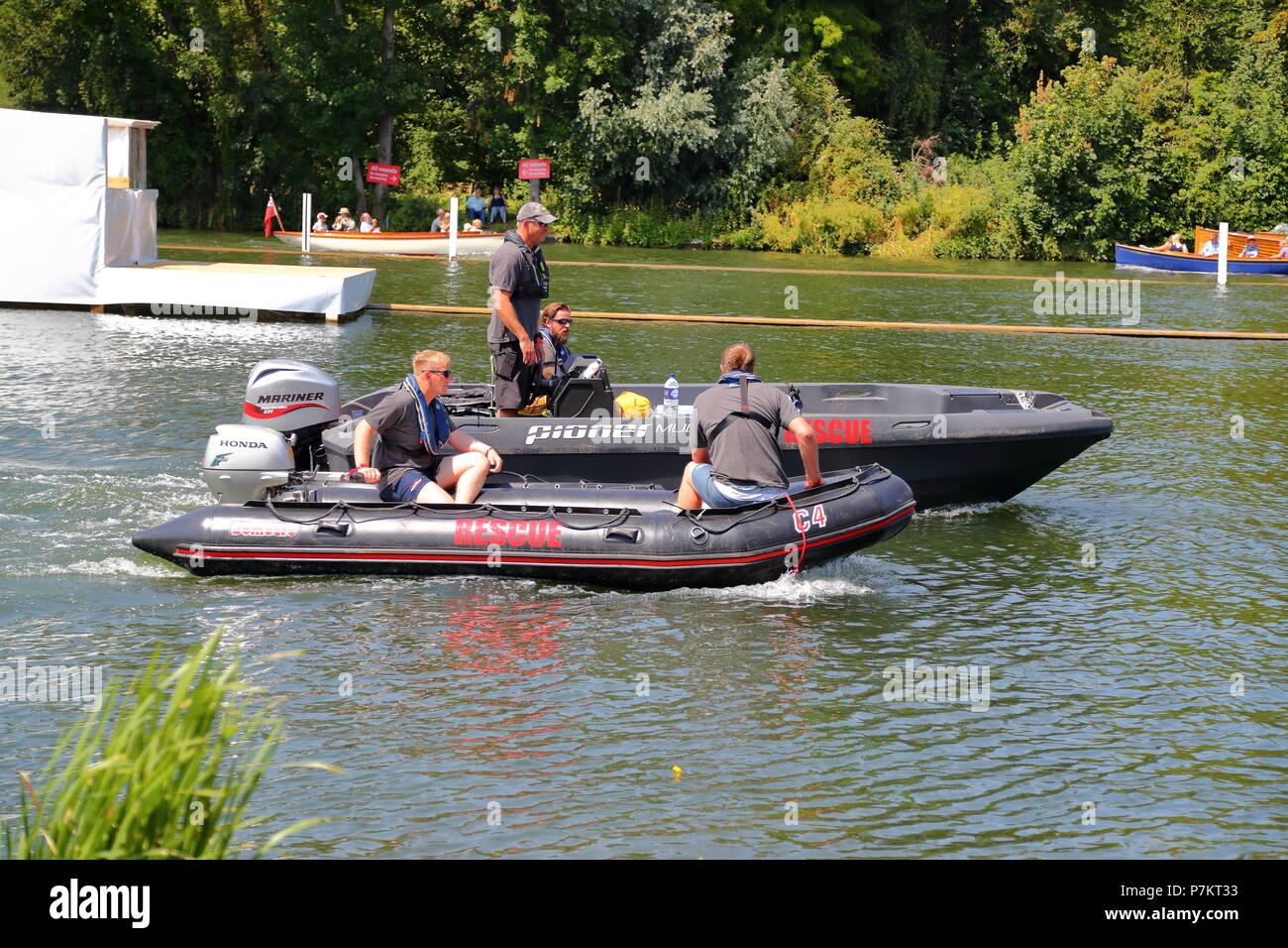 Henley-On-Thames, UK. 7. Juli 2018. Rudern afficionados und fashionistas gleichermaßen an einem anderen sweltering Tag bei der jährlichen Henley Royal Regatta gesammelt. Quelle: Uwe Deffner/Alamy leben Nachrichten Stockfoto