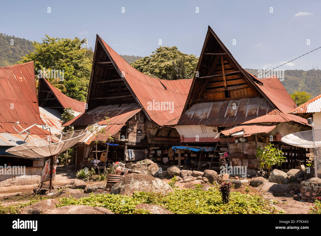 Traditionelle Langhäuser der Batak in der Nähe von Lake Toba Stockfoto