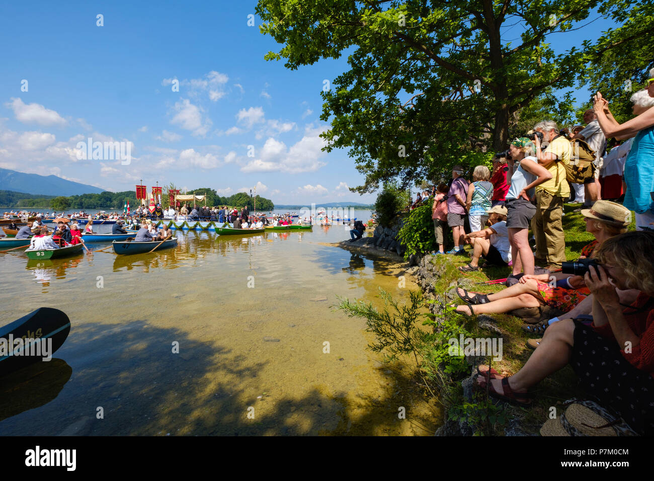 See Prozession zu Fronleichnam Fronleichnamsprozession, Staffelsee, Seehausen am Staffelsee, Oberbayern, Bayern, Deutschland Stockfoto