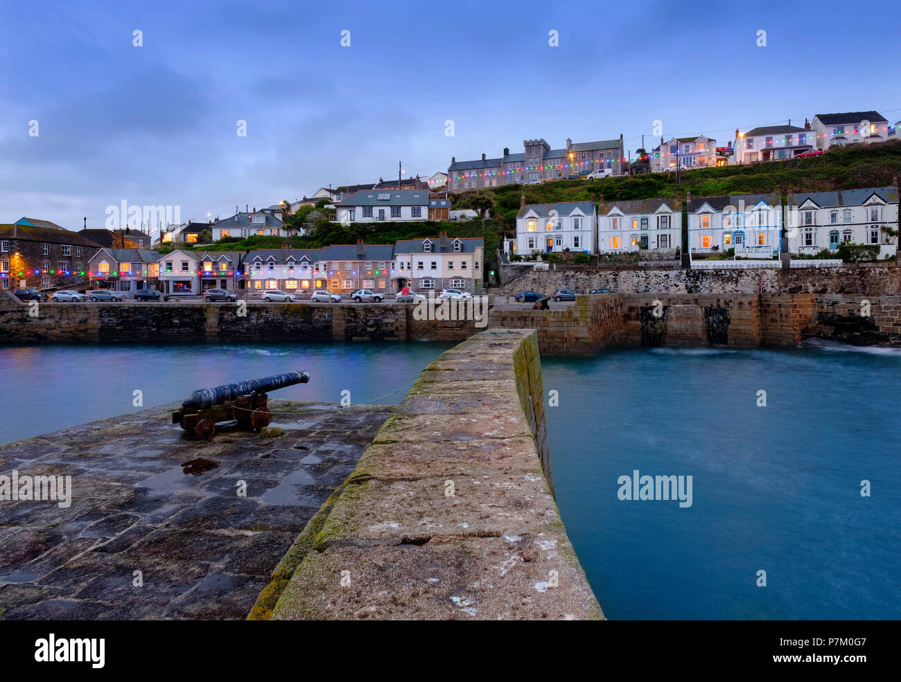 Hafen Wand- und Kanone, Dämmerung, Camborne, Cornwall, England, Großbritannien Stockfoto