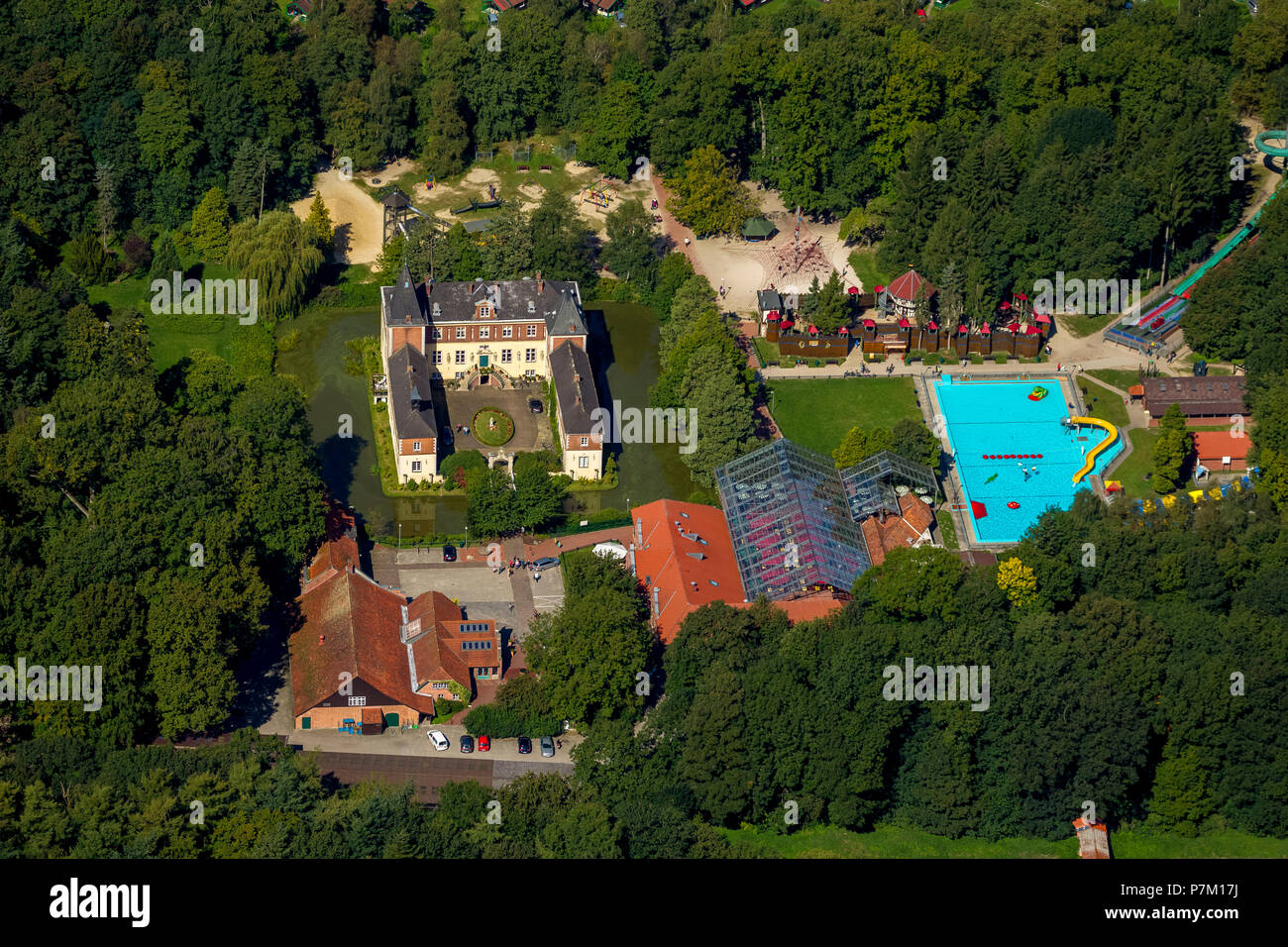 Luftbild, Schloss Dankern Ferienzentrum mit Kabel-Skikurs, Kartbahnen, Surf- und Tauchschule, Haren (Ems), Emsland, Niedersachsen, Deutschland Stockfoto