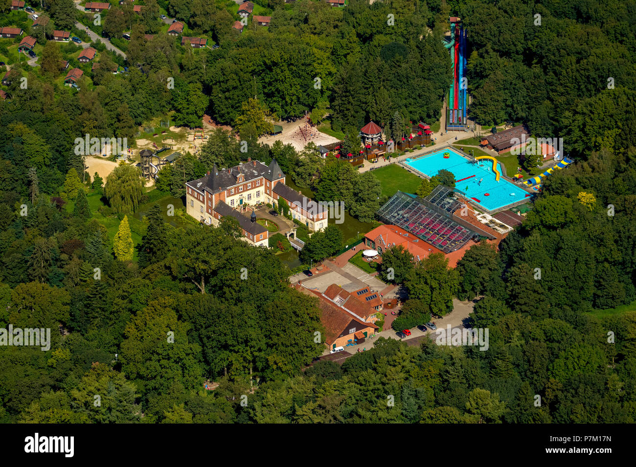 Luftbild, Schloss Dankern Ferienzentrum mit Kabel-Skikurs, Kartbahnen, Surf- und Tauchschule, Haren (Ems), Emsland, Niedersachsen, Deutschland Stockfoto