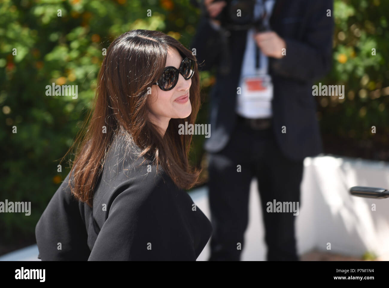 Mai 17, 2017 - Paris, Frankreich: Monica Bellucci besucht einen Fotoauftrag während des 70. Filmfestival in Cannes. Monica Bellucci lors du 70eme Festival de Cannes.*** FRANKREICH/KEINE VERKÄUFE IN DEN FRANZÖSISCHEN MEDIEN *** Stockfoto