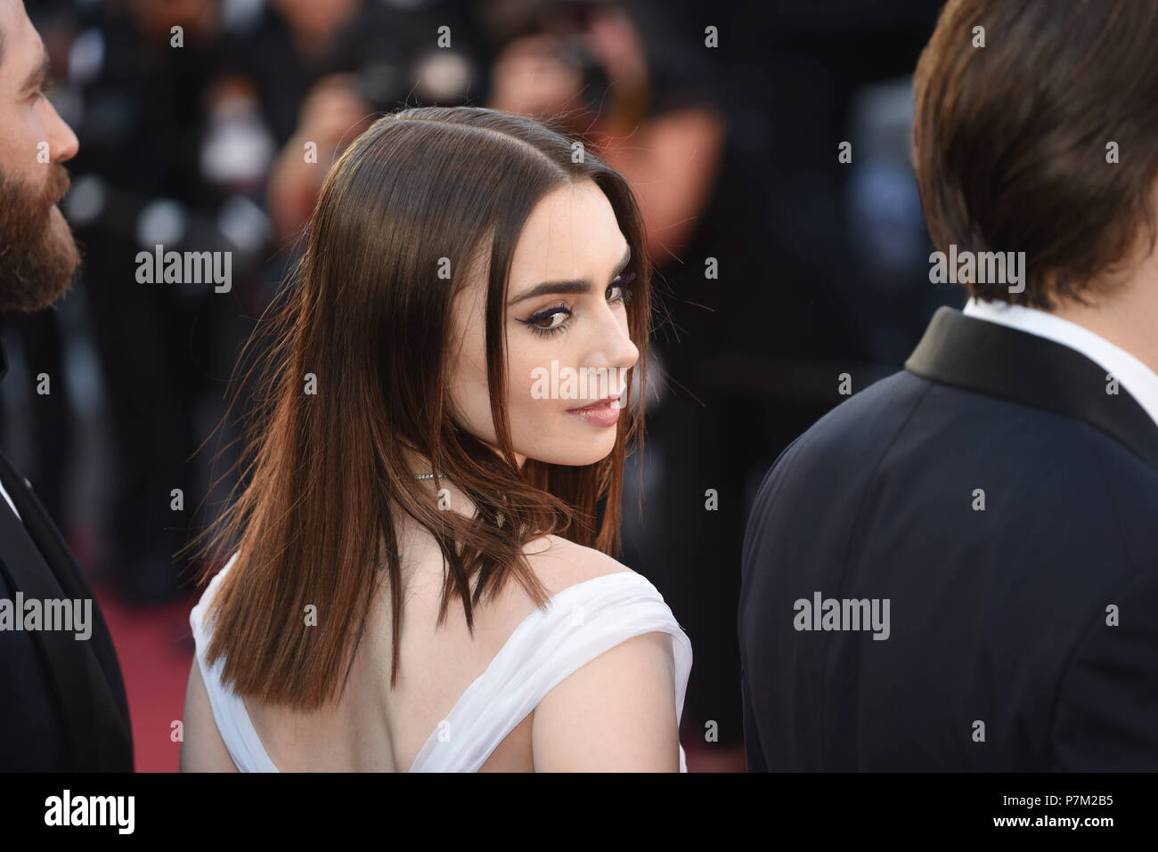 Mai 19, 2017 - Cannes, Frankreich: Lily Collins besucht die 'Okja" Premiere während des 70. Filmfestival in Cannes. Lily Collins lors du 70eme Festival de Cannes. *** Frankreich/KEINE VERKÄUFE IN DEN FRANZÖSISCHEN MEDIEN *** Stockfoto