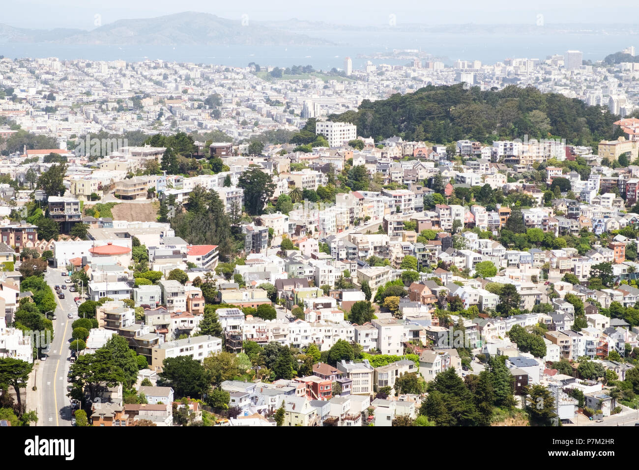 Ansicht der Haight-Ashbury District in San Francisco, von Twin Peaks, Kalifornien, USA gesehen. Stockfoto