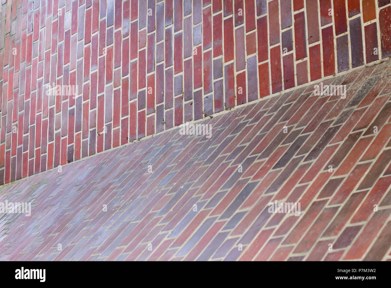 Brick Wall mit diagonalem Rand Stockfoto