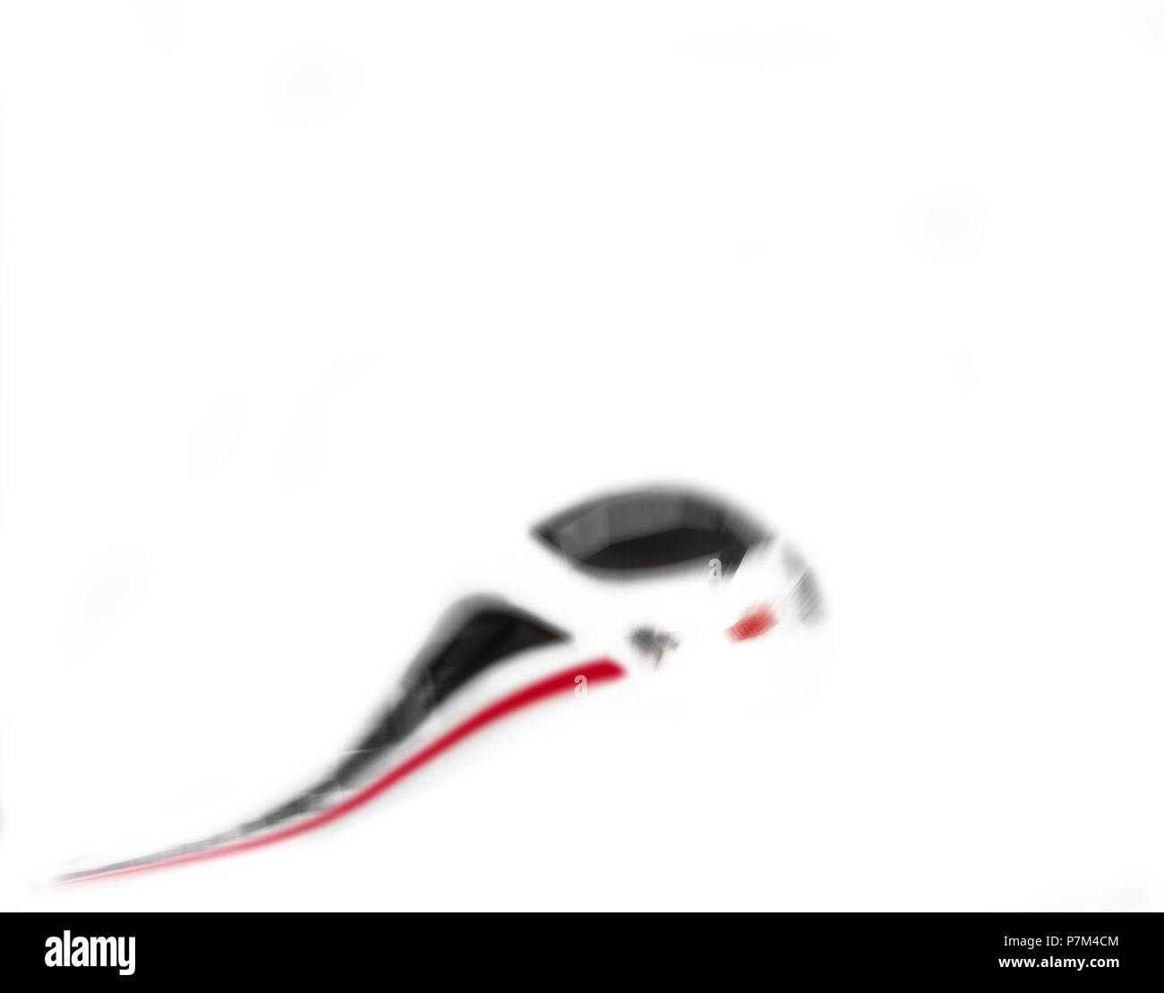 Zug, rote Streifen auf weißem Hintergrund, verschwommene Bewegung, entfremdet, [M], RailArt Stockfoto