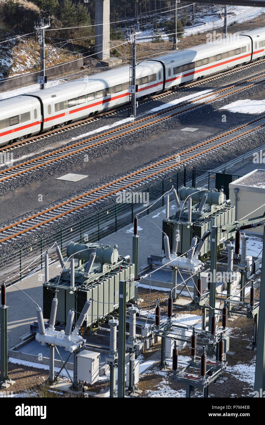 Zug, Tracks, Umspannwerk, Hintergrundbeleuchtung Stockfoto