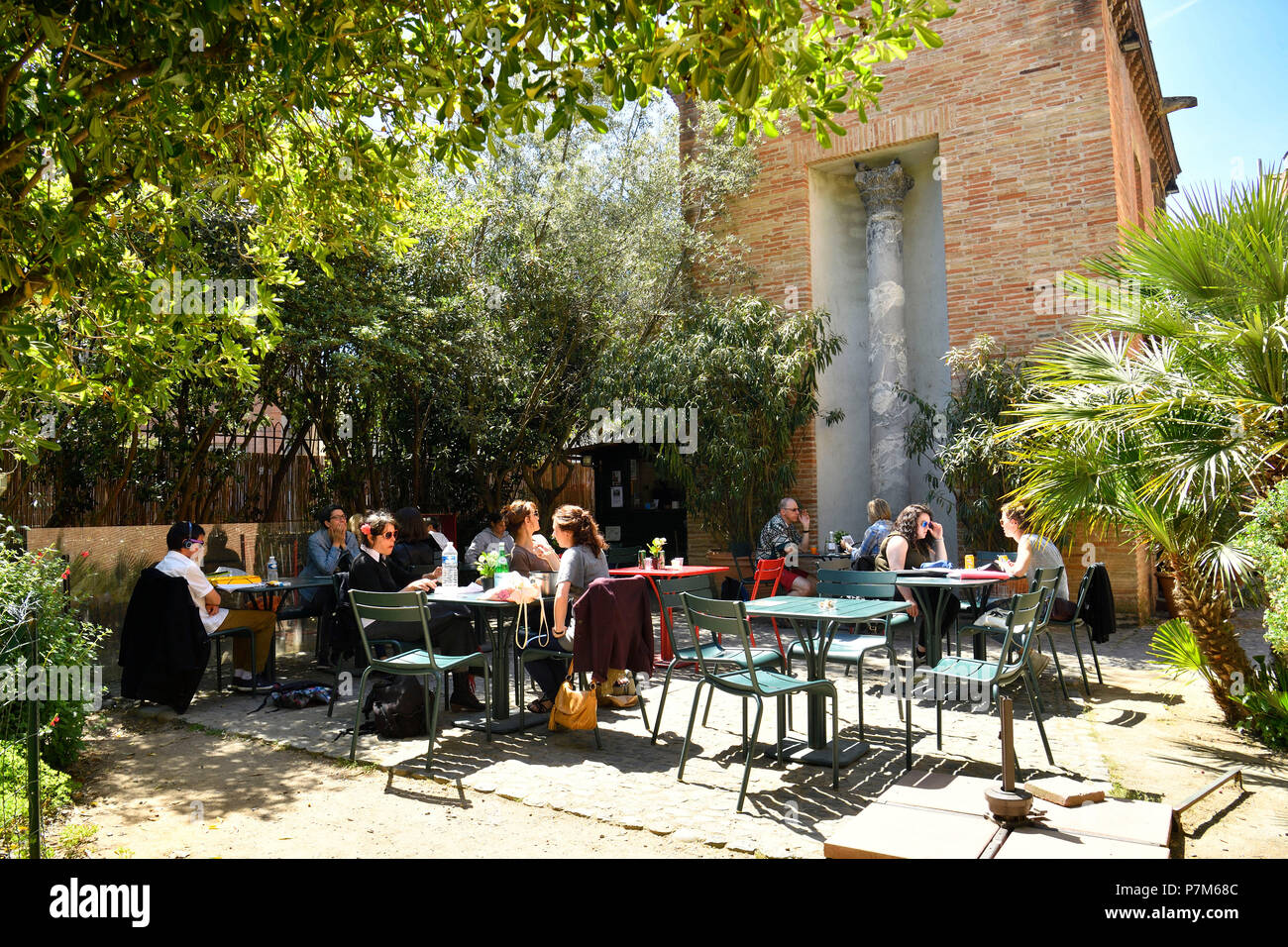 Frankreich, Haute Garonne, Toulouse, St. Raymond Museum, Café des Antiquitäten im Garten des Museums Stockfoto