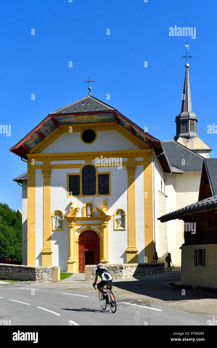 Frankreich, Haute Savoie, St Nicolas de Veroce, Les Sentiers du barocke Kirche St. Nicolas de Veroce Stockfoto